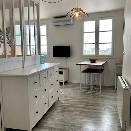 Cozy Completely Renovated With Breathtaking Views Of The Port