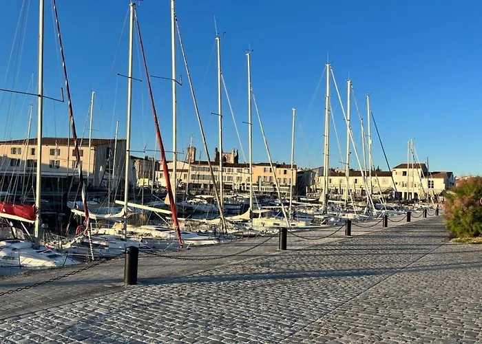 Cozy Completely Renovated With Breathtaking Views Of The Port