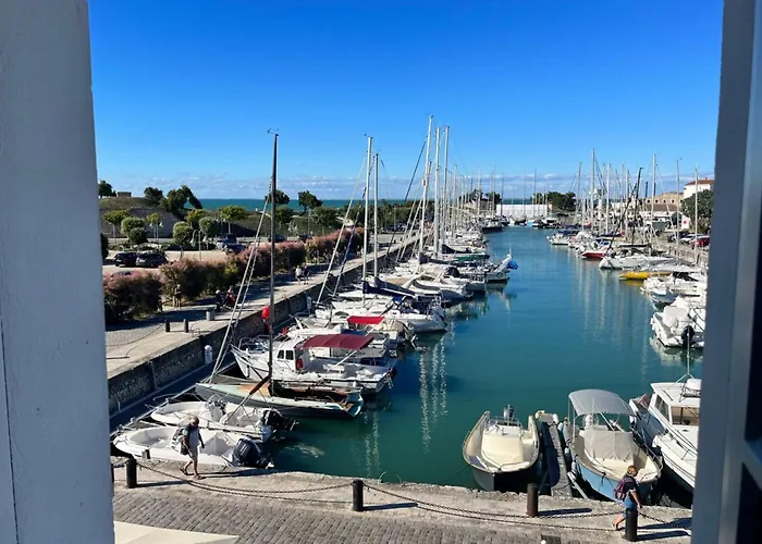 Cozy Completely Renovated With Breathtaking Views Of The Port Saint-Martin-de-Ré