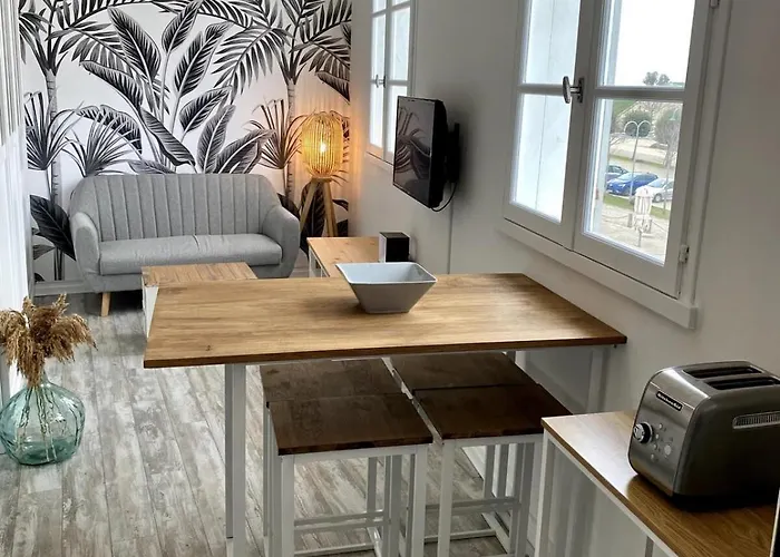 Cozy Completely Renovated With Breathtaking Views Of The Port Appartement *