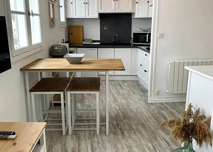 Cozy Completely Renovated With Breathtaking Views Of The Port